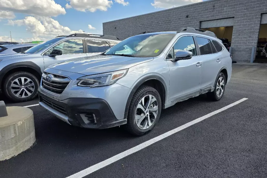2022 Subaru Outback Limited photo 1
