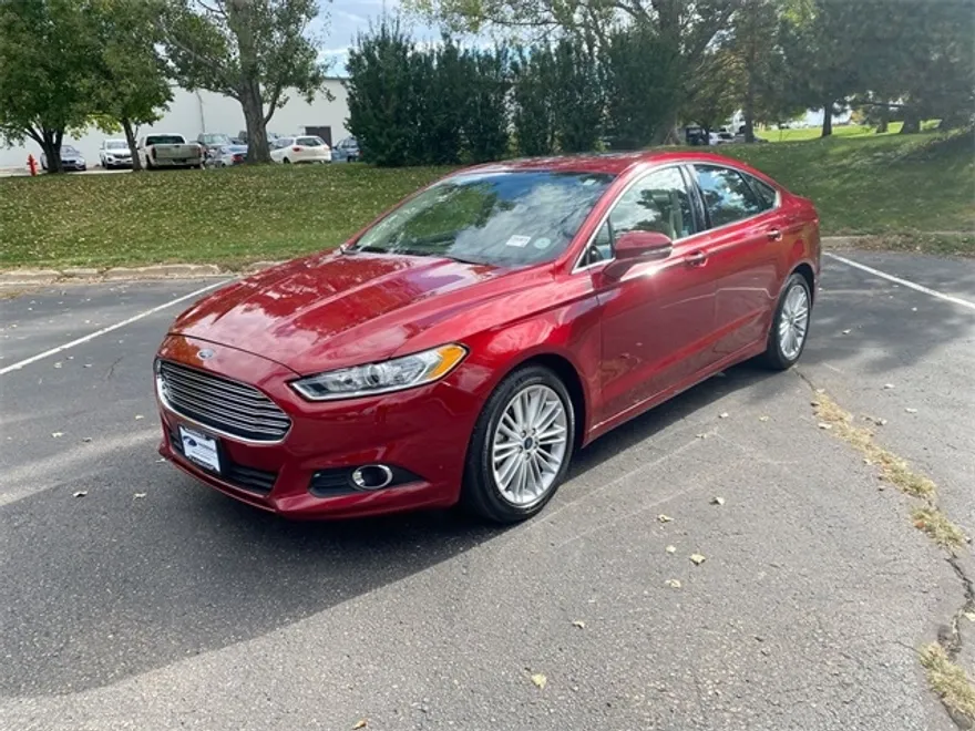 2016 Ford Fusion SE photo 1