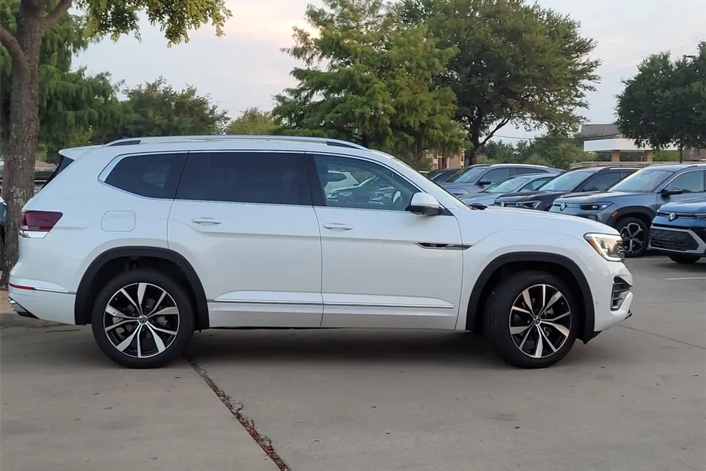 2026 Volkswagen Atlas SEL Premium R-Line photo 1