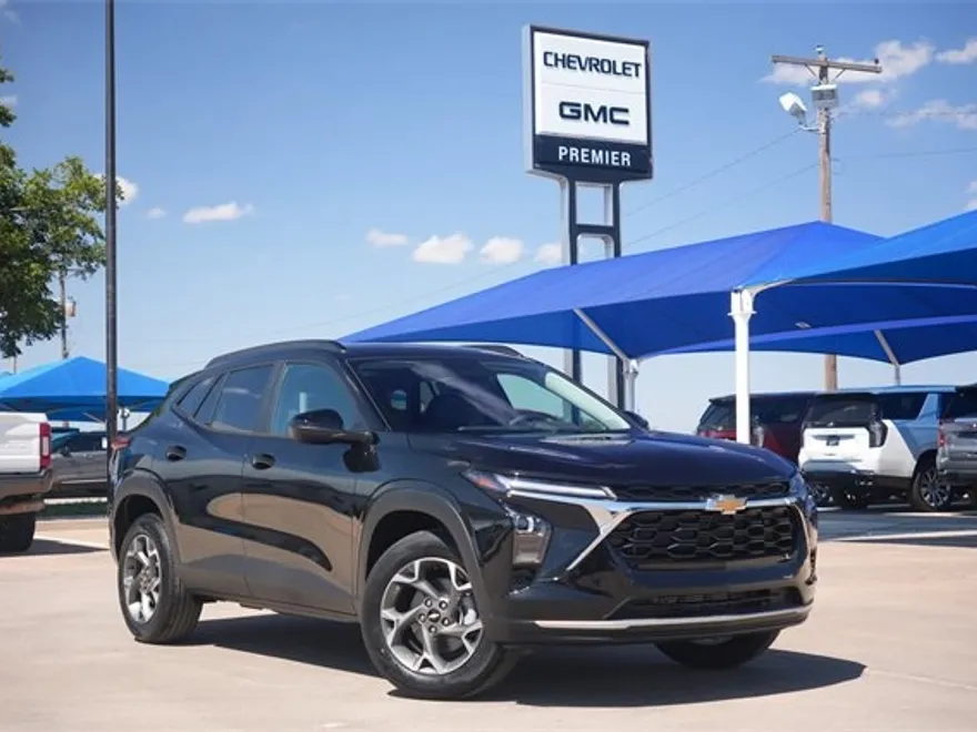 2026 Chevrolet Trax LT photo 1