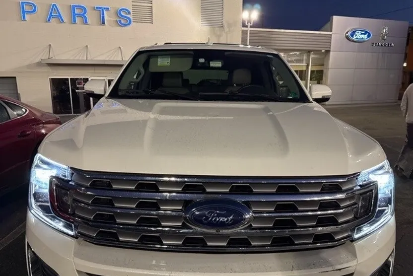 2021 Ford Expedition MAX Limited photo 1