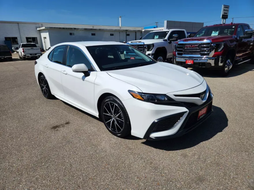 2023 Toyota Camry SE photo 1