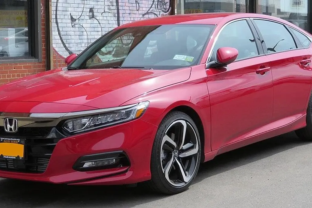 2018 Honda Accord Touring 1.5T photo 1