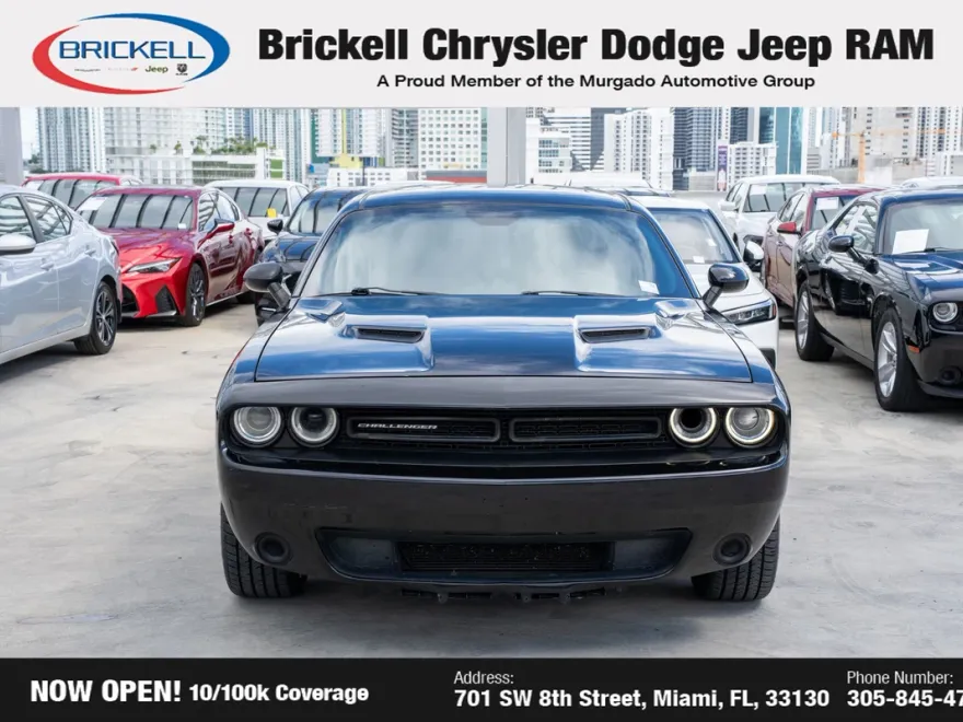 2016 Dodge Challenger SXT photo 1