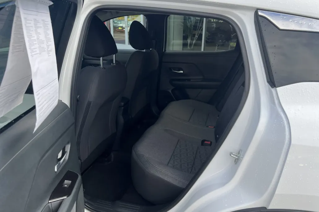 2025 Nissan Kicks SV photo 1
