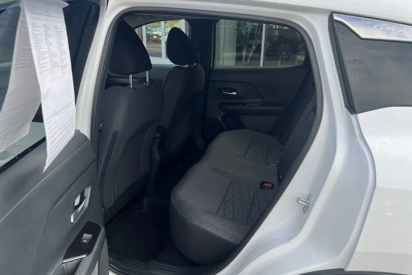 2025 Nissan Kicks SV photo 1