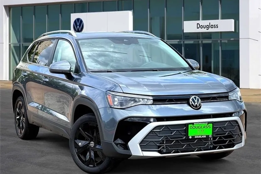2025 Volkswagen Taos SE photo 1