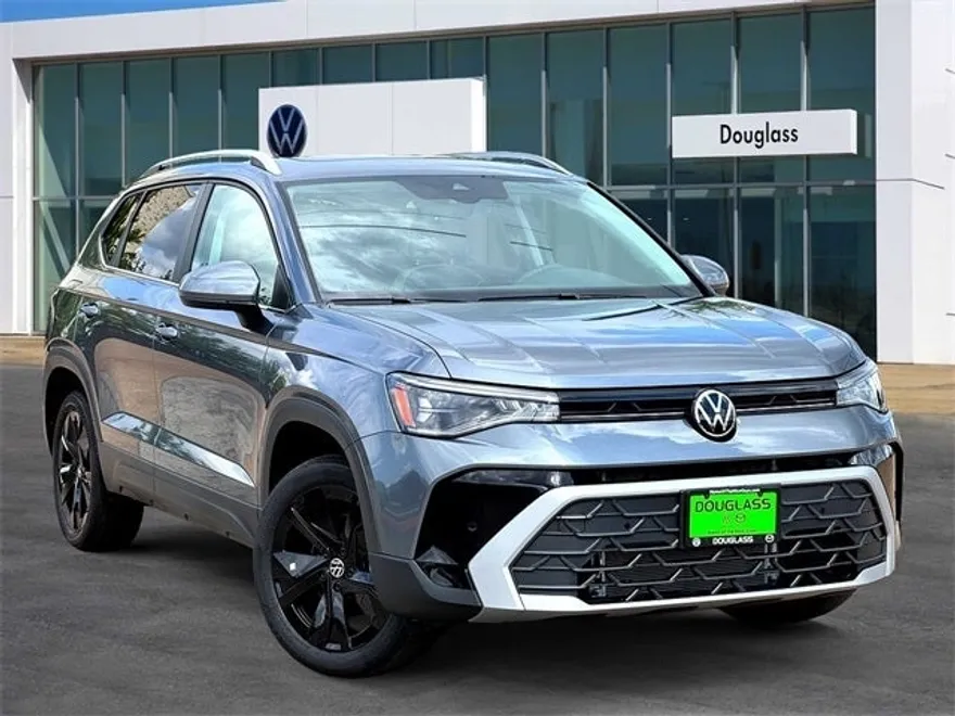 2025 Volkswagen Taos SE photo 1