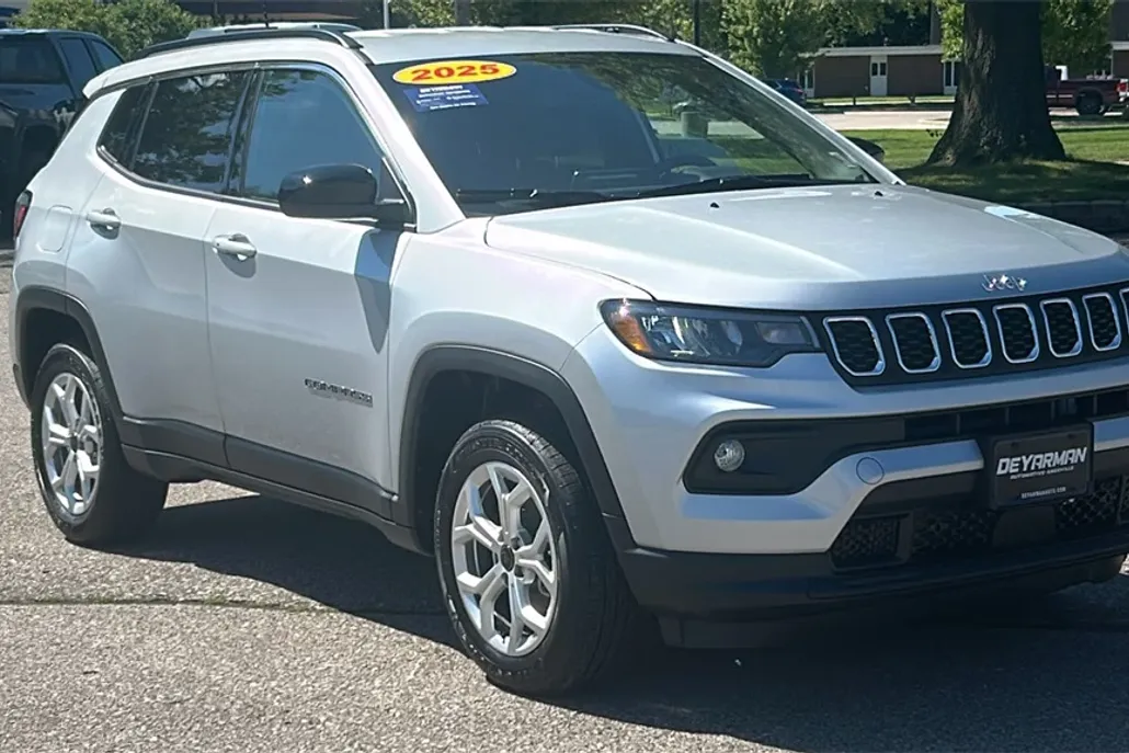 2025 Jeep Compass Latitude photo 1