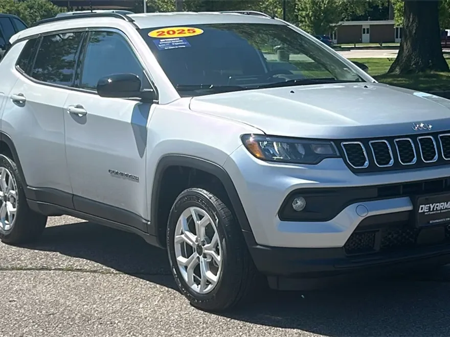 2025 Jeep Compass Latitude photo 1