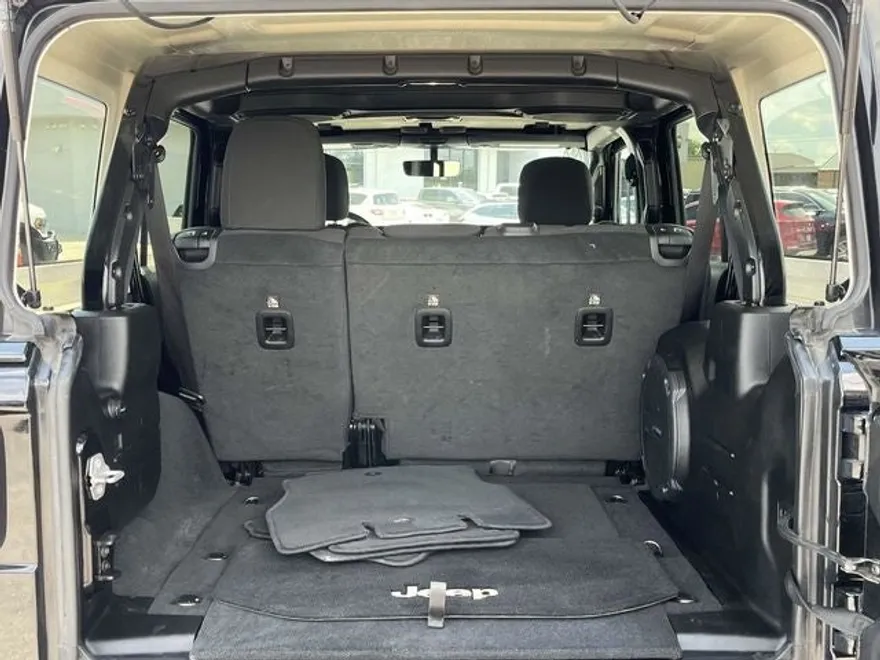 2022 Jeep Wrangler Unlimited Sahara photo 20