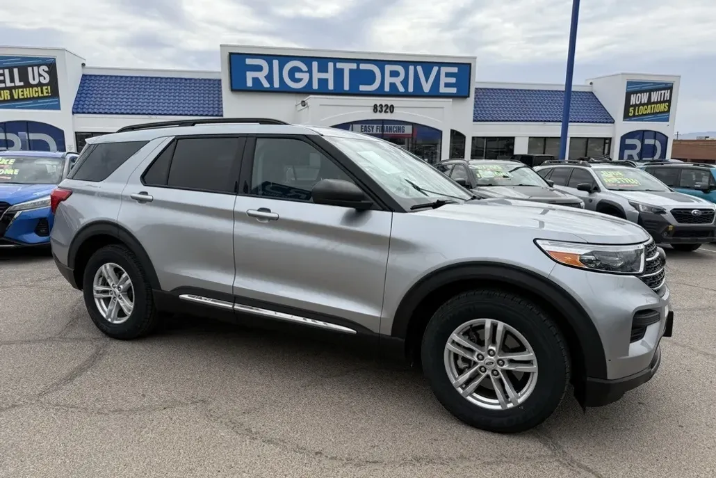 2022 Ford Explorer XLT photo 1