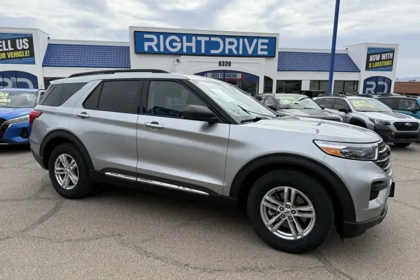 2022 Ford Explorer XLT photo 1