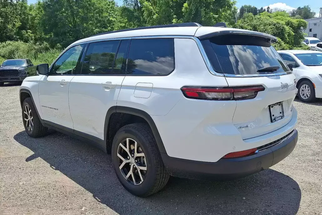 2025 Jeep Grand Cherokee Limited photo 1
