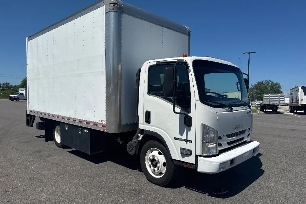 2019 Isuzu NPR photo 1