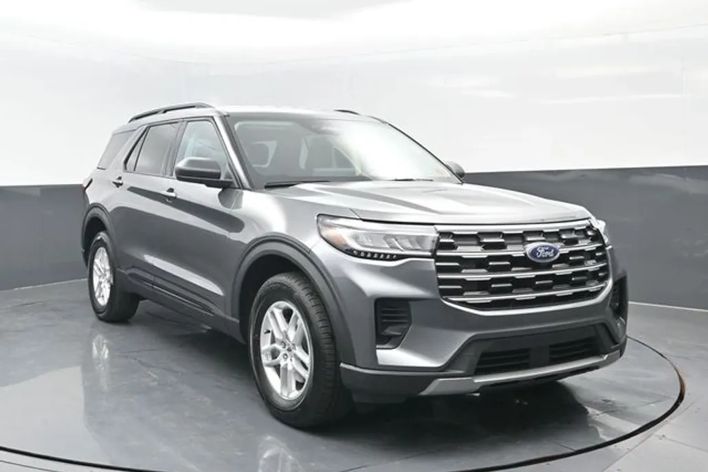 2026 Ford Explorer photo 1