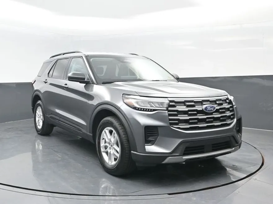 2026 Ford Explorer photo 1