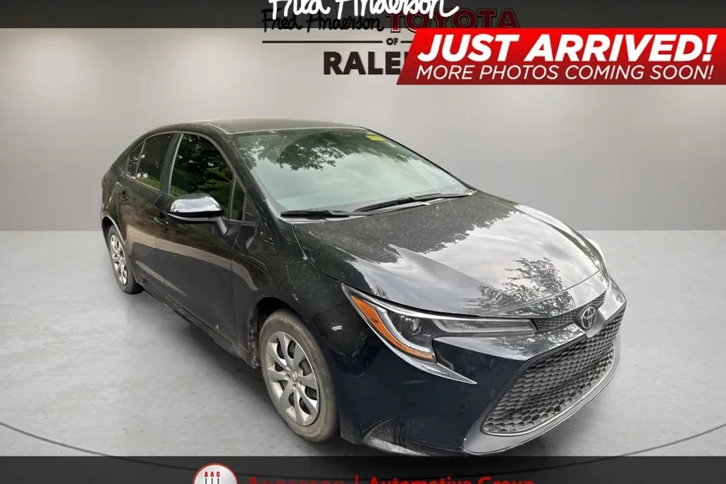 2022 Toyota Corolla LE photo 1