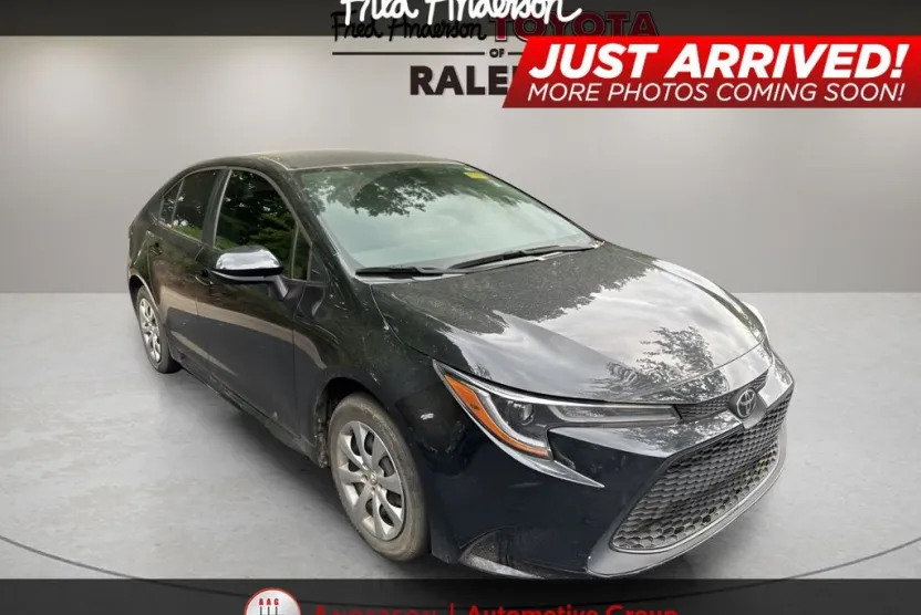 2022 Toyota Corolla LE photo 1