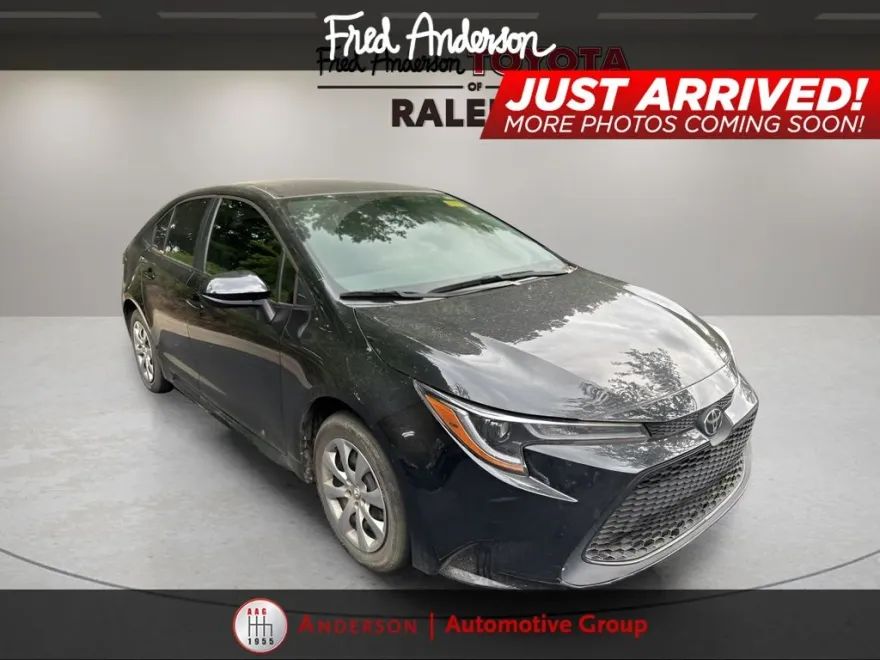 2022 Toyota Corolla LE photo 1