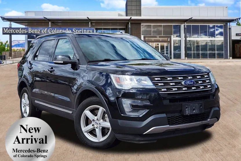 2016 Ford Explorer XLT photo 1