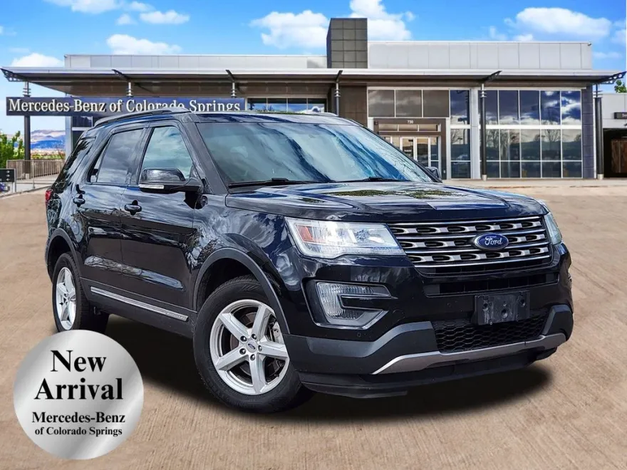 2016 Ford Explorer XLT photo 1
