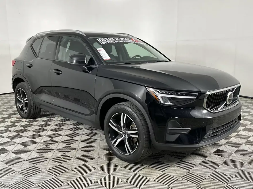 2023 Volvo XC40 Core photo 1