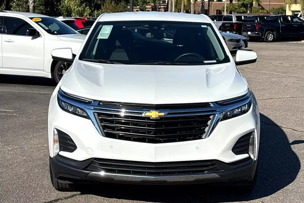 2024 Chevrolet Equinox LT photo 1