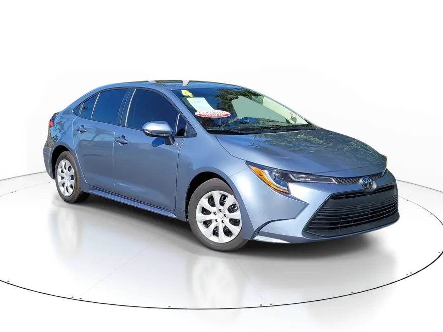 2024 Toyota Corolla LE photo 1