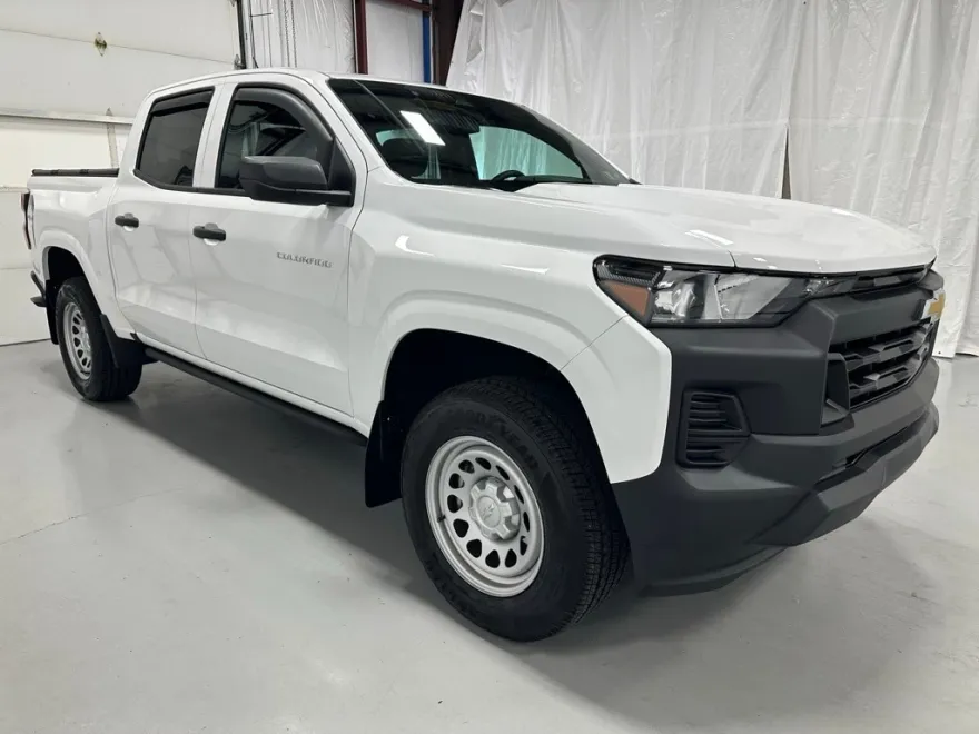 2024 Chevrolet Colorado photo 1