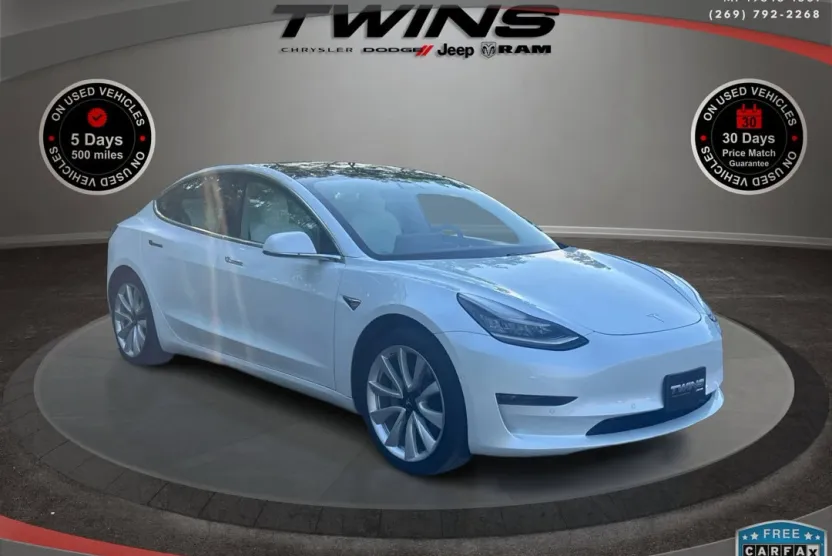 2020 Tesla Model 3 Standard Range photo 1
