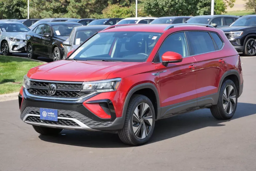2024 Volkswagen Taos SE photo 1