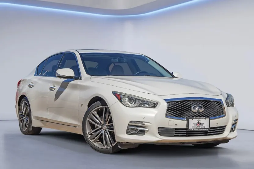 2015 Infiniti Q50 3.7 Premium photo 1