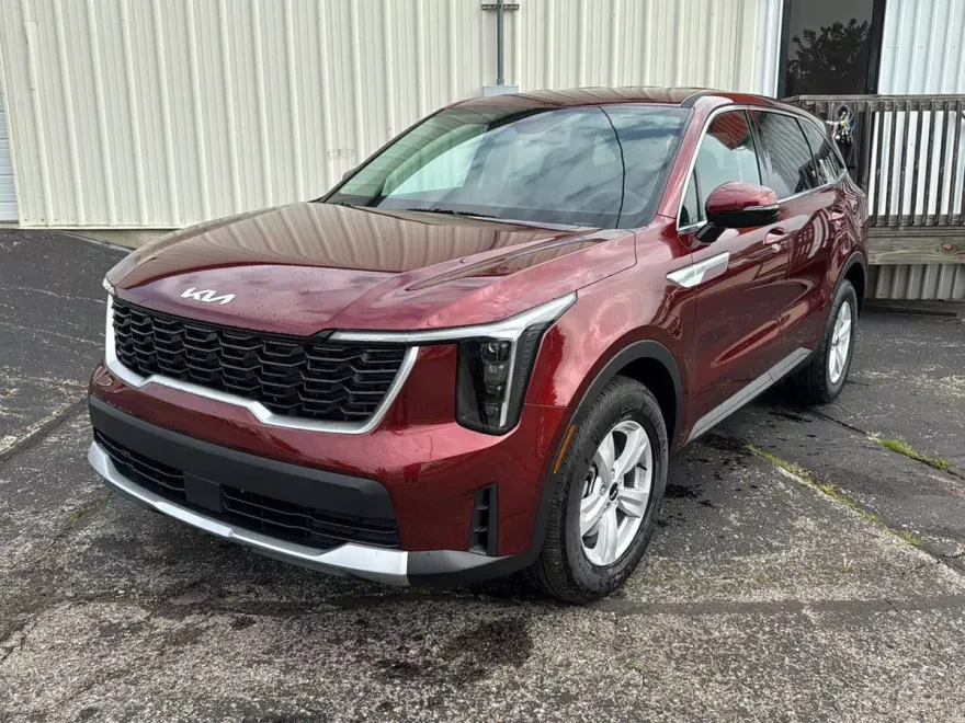 2025 Kia Sorento LX photo 1