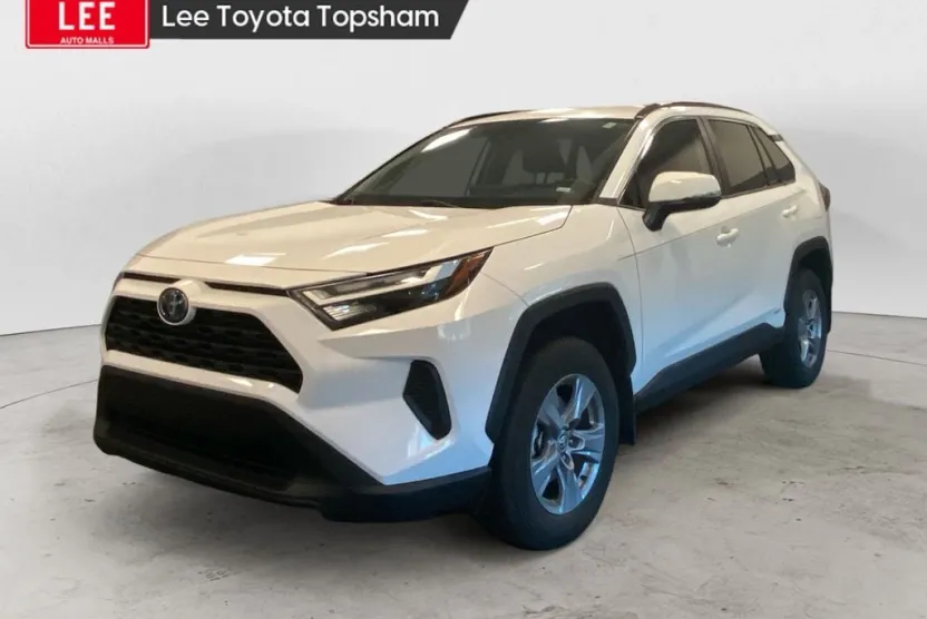 2024 Toyota RAV4 Hybrid XLE photo 1