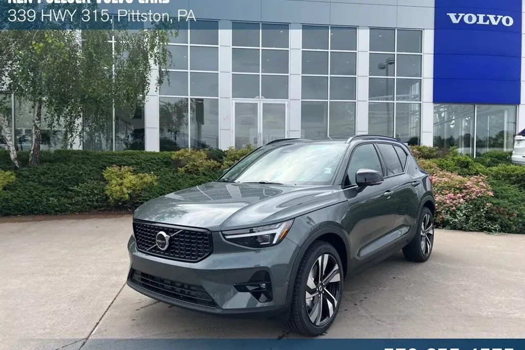2026 Volvo XC40 photo 1