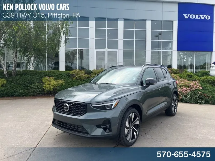 2026 Volvo XC40 photo 1