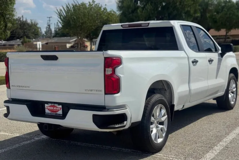 2021 Chevrolet Silverado 1500 Custom photo 1