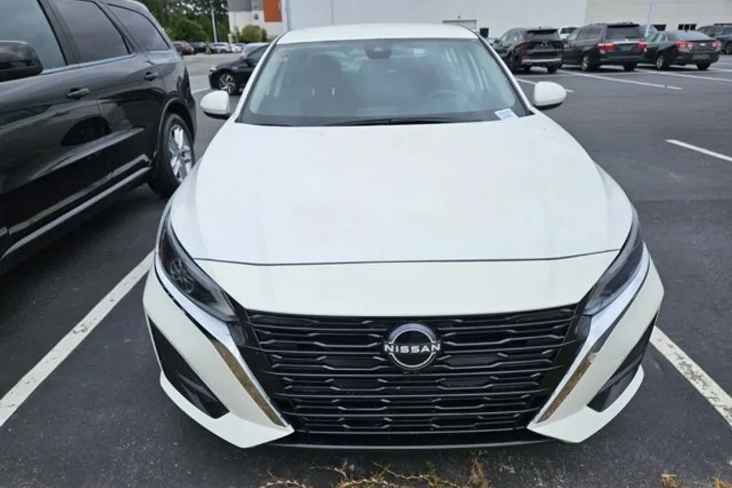 2023 Nissan Altima 2.5 S photo 1