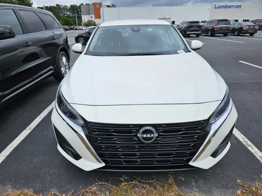 2023 Nissan Altima 2.5 S photo 1