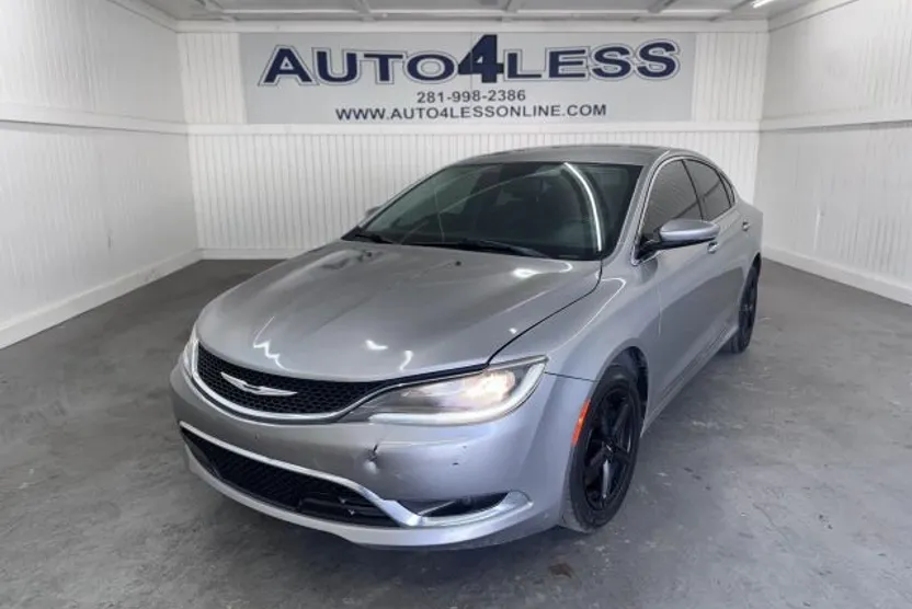 2015 Chrysler 200 photo 1