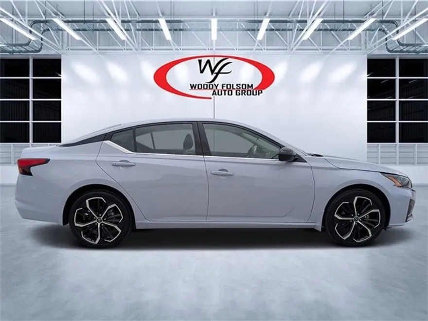 2024 Nissan Altima 2.5 SR photo 1