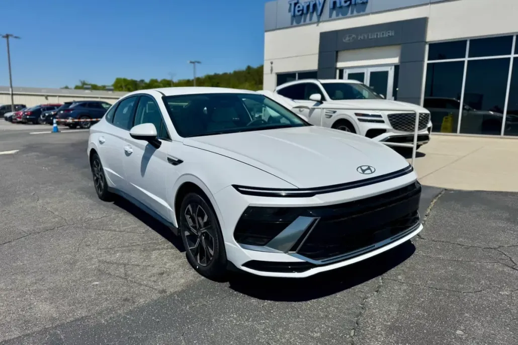 2025 Hyundai Sonata SEL photo 1