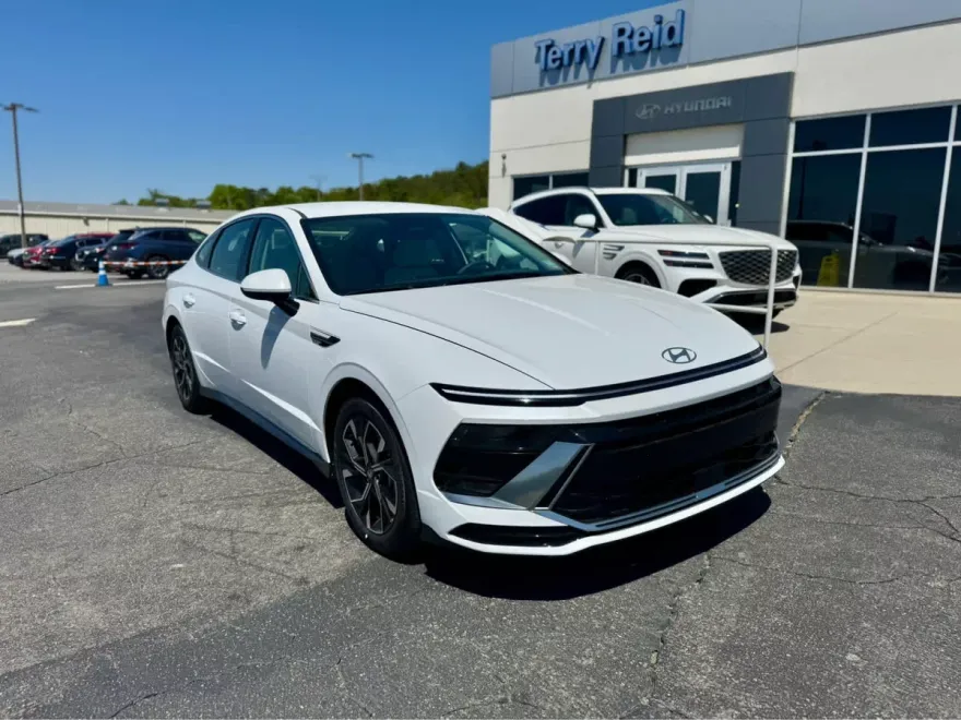 2025 Hyundai Sonata SEL photo 1