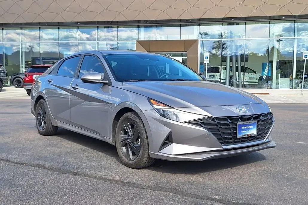2023 Hyundai Elantra SEL photo 1