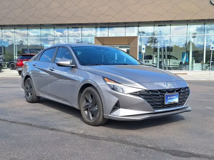 2023 Hyundai Elantra SEL photo 1
