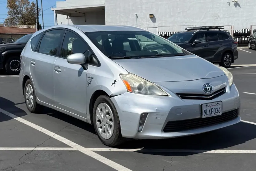 2013 Toyota Prius V Three photo 1