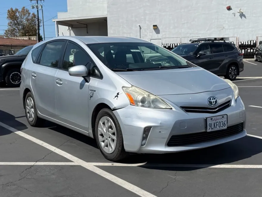 2013 Toyota Prius V Three photo 1