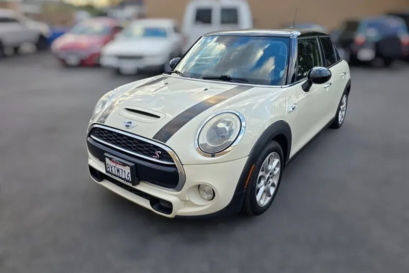 2015 Mini Cooper Hardtop S photo 1