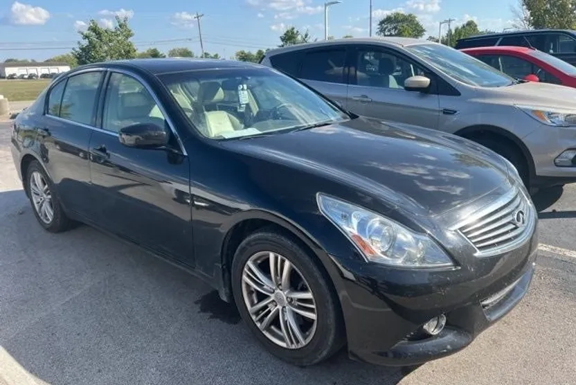 2011 Infiniti G37 photo 1